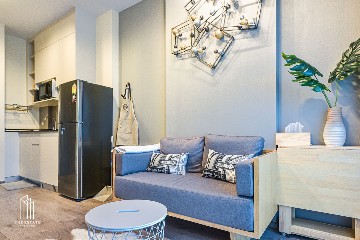 picture Whizdom Avenue Ratchada-Ladprao for rent. Beautifully decorated and stylish. High floor, north facing, next to MRT Lat Phrao. @19,000 Baht - 3/9