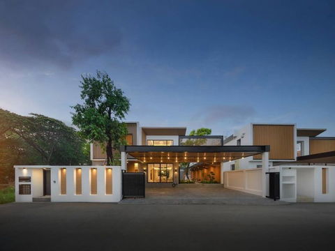 บ้านพูลวิลล่าหรู สำหรับเช่า ใจกลางเมืองเชียงใหม่ ทำเลเยี่ยม ใกล้โรงพยาบาล โรงเรียนนานาชาติ ร้านอาหาร คาเฟ่ และเดินทางสะดวกหลายเส้นทาง