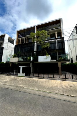 เช่าโฮมออฟฟิศ สถาบันเทคโนโลยีไทย-ญี่ปุ่น : 🏢 ให้เช่าโฮมออฟฟิศ 5 ชั้น The Element พระราม 9 ✨ ทำเลพรีเมียม ใกล้ The Nine พระราม 9 เดินทางเข้า–ออกเมืองสะดวก