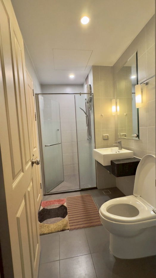 รูป พร้อมอยู่ ให้เช่า ศุภาลัยมอนเต้ 2 ห้องสวย ชั้นสูง วิวดี  เพียง 13,000/ด โทร: 098-9690236 (แจน) - รูปที่ 5/8