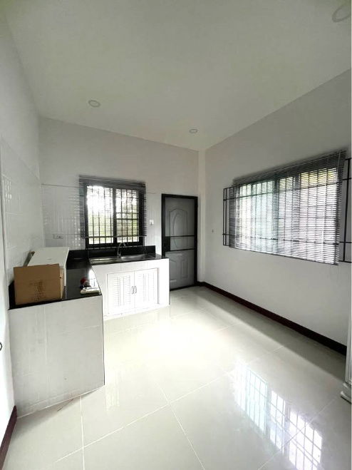 picture Single storey house for rent with 3 bedrooms,2 toilets and 1 kitchen.  - 4/9