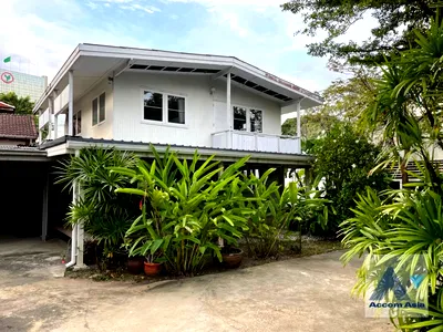 Houses for rent Suan Sunandha University  : 🔼🔽 AccomA 📩 Pet friendly 2 BR House in Khwaeng Sam Sen Nai (AA10657)