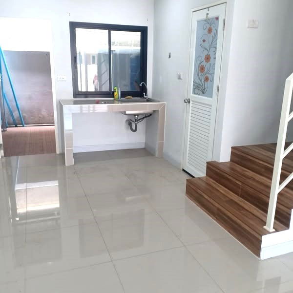 รูป  ขายอาคารพาณิชย์ 2 ชั้น   2 ห้องนอน  3 ห้องน้ำ  1 ห้องครัว  2 ที่จอดรถ - รูปที่ 3/11