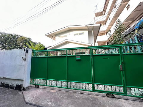House for rent in Sukhumvit near bts Udomsuk  ( SPSEVE1373 )