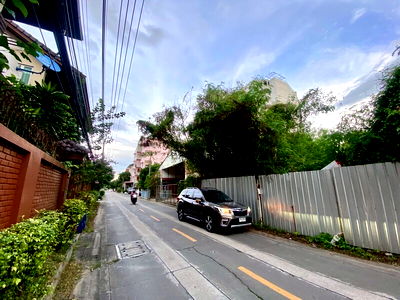 ที่ดิน ศูนย์ฝึกอบรม tot : ขายถูก ที่ดินสวย ถมเรียบร้อย ซอยงามวงศ์วาน 25 แยก 25 เดินทางสะดวก ใกล้ทางด่วนพิเศษศรีรัช วัดบัวขวัญ เนื้อที่ 1 งาน, 20 ตร.ว.