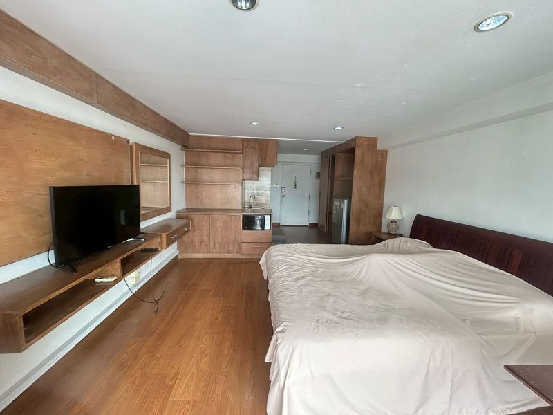 picture Sriracha Place Condo for rent, cheap price, beautiful room, fully furnished, move in ready - 4/12