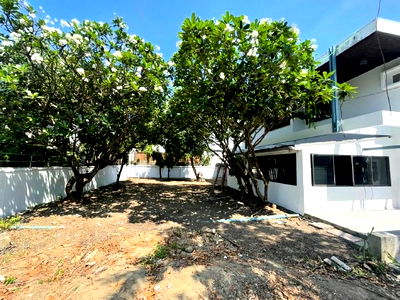 Houses for rent Pracha Uthit Huai Khwang : Single house for rent in Ratchadaphisek area on 200 sq m of land, near MRT Ratchadaphisek only