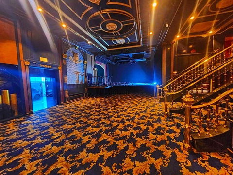 ให้เช่า อาคาร4ชั้น 2ตึก ขนาดใหญ่ โชว์รูม KTV ผับ บาร์ สุขุมวิท55 BTSทองหล่อ 300ม. DONKI Mall 302ตรว. 2502ตรม. ห้อง VIP Ballroom คอนเสริต