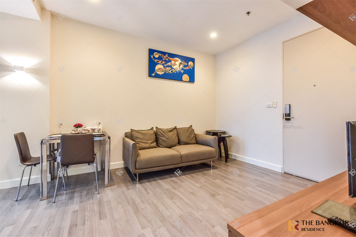 picture The Room BTS Wongwianyai near BTS Wongwian Yai Easy Travel, Fully Utilized Space - 3/10