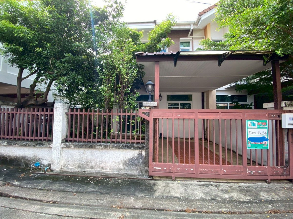 picture 2-Storey Corner Townhouse for Sale Located in Chirawadee Village, Soi Nonthaburi 8.  ready to move in. Land area: 33 square wah. - 5/12