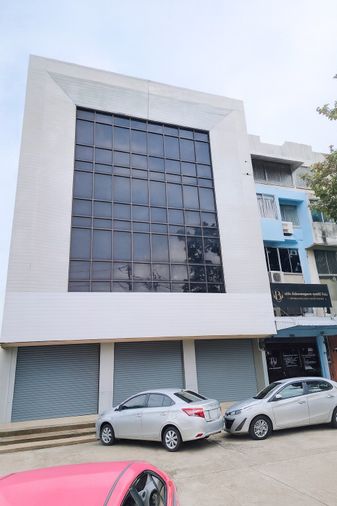 🏢 ให้เช่าอาคารพาณิชย์ 5 ชั้น 3 คูหา ติดถนนใหญ่ 📍 ทำเลทอง ปากซอยเสรีไทย เดินทางสะดวก ใกล้ทางด่วนกาญจนาภิเษก