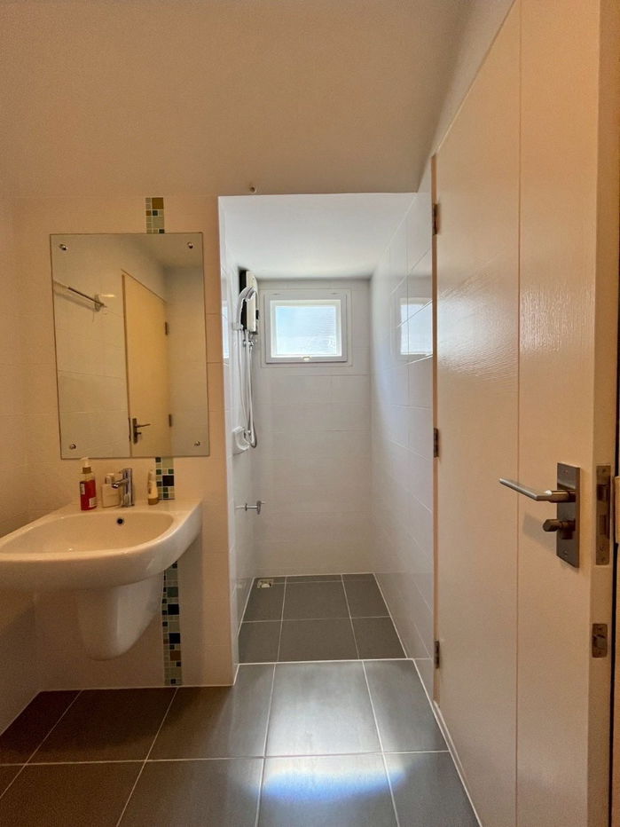 picture  Two storey house for rent with 3 bedrooms,3 toilets and 1 kitchen.  - 19/32