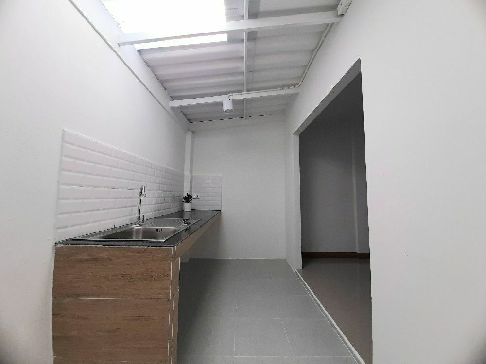 รูป ขายบ้าลาดพร้าว 87 แยก 8 โมเดิร์นมินิมอล ใกล้ศูนย์การค้า CDC เลียบด่วน - รูปที่ 10/11