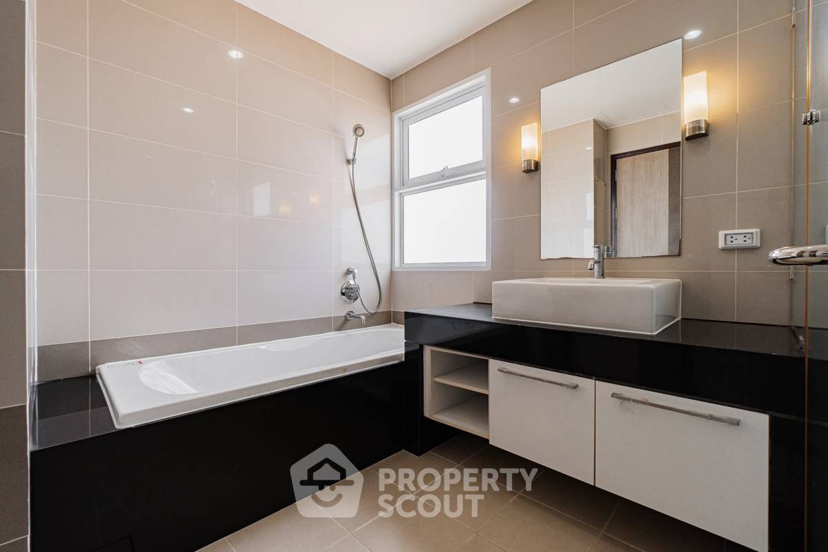 picture 3-BR Condo at Supalai River Resort Charoen Nakhon in Samre (ID 2380801) - 9/23