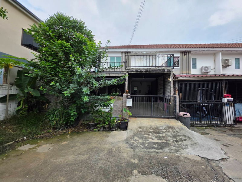 Townhouses for sale : Great Value! Townhouse for Sale – Pruksa 63 Village, Bangkadi – Pathum Thani Corner unit with spacious side yard, total area 30.2 sq.wah (≈121 m²)