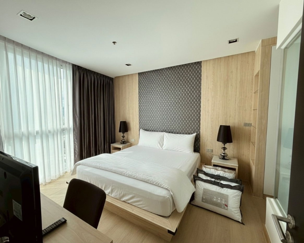 picture 🌆 For  Rent – Sky Walk Residences 🏙️ Luxury condo next to BTS Phra Khanong 💰 Rent: 40,000 THB/month 📌 Code: RS2831 - 2/18