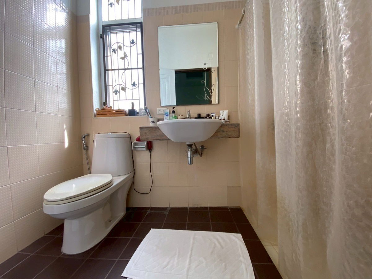 picture 2-Storey Corner Townhouse for Sale Located in Chirawadee Village, Soi Nonthaburi 8.  ready to move in. Land area: 33 square wah. - 7/12