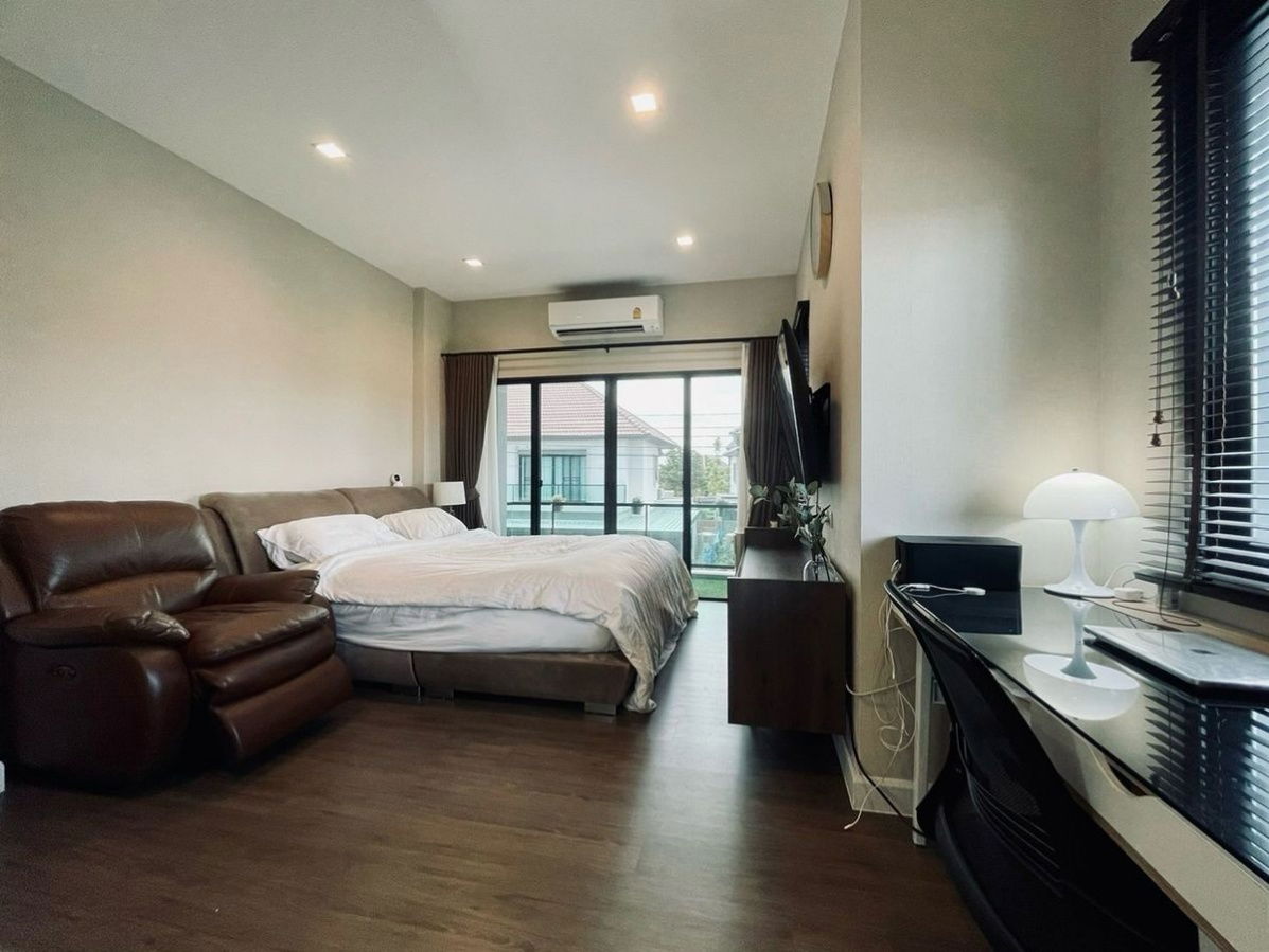 รูป 🏡 ให้เช่าบ้านเดี่ยวหลังริม หมู่บ้าน Bangkok Boulevard ศรีนครินทร์–บางนา - รูปที่ 4/12