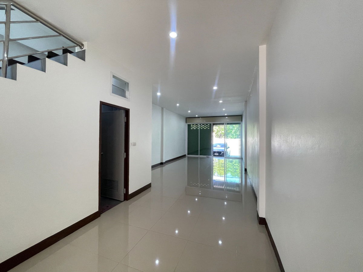 รูป ให้เช่าอาคารพาณิชย์สองชั้น  2 ห้องนอน 2 ห้องน้ำ 1  ห้องครัว  1  ที่จอดรถ - รูปที่ 7/16