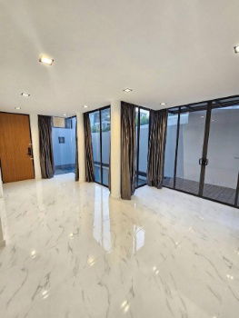 รูป ขาย บ้านแฝด Pool Villa 3.5 ชั้น พระราม 9 ซอย 51 รีโนเวทใหม่ทั้งหลัง 43 ตร.วา - รูปที่ 11/12