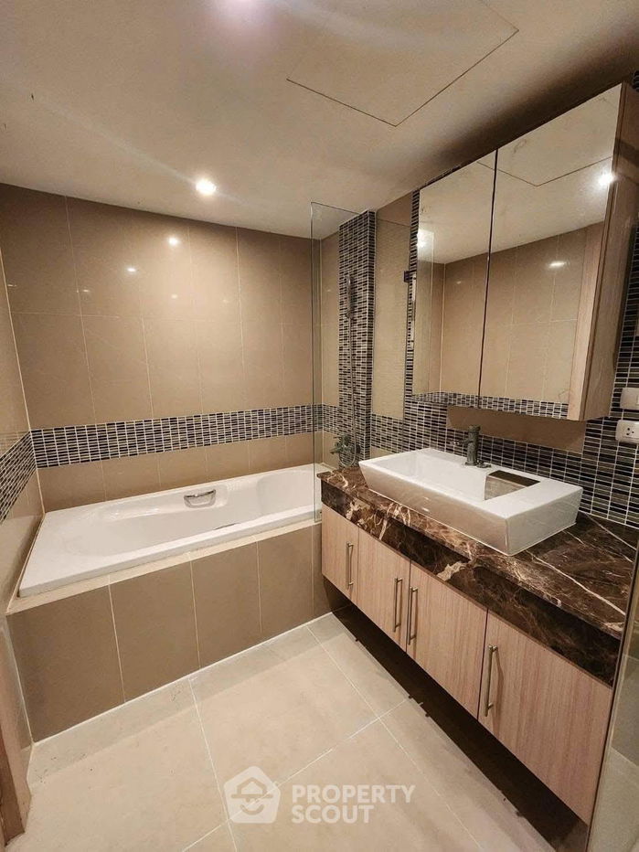 picture 2-BR Condo at Nova Ocean View Condominium close to Phratamnak (ID 2381519) - 13/16