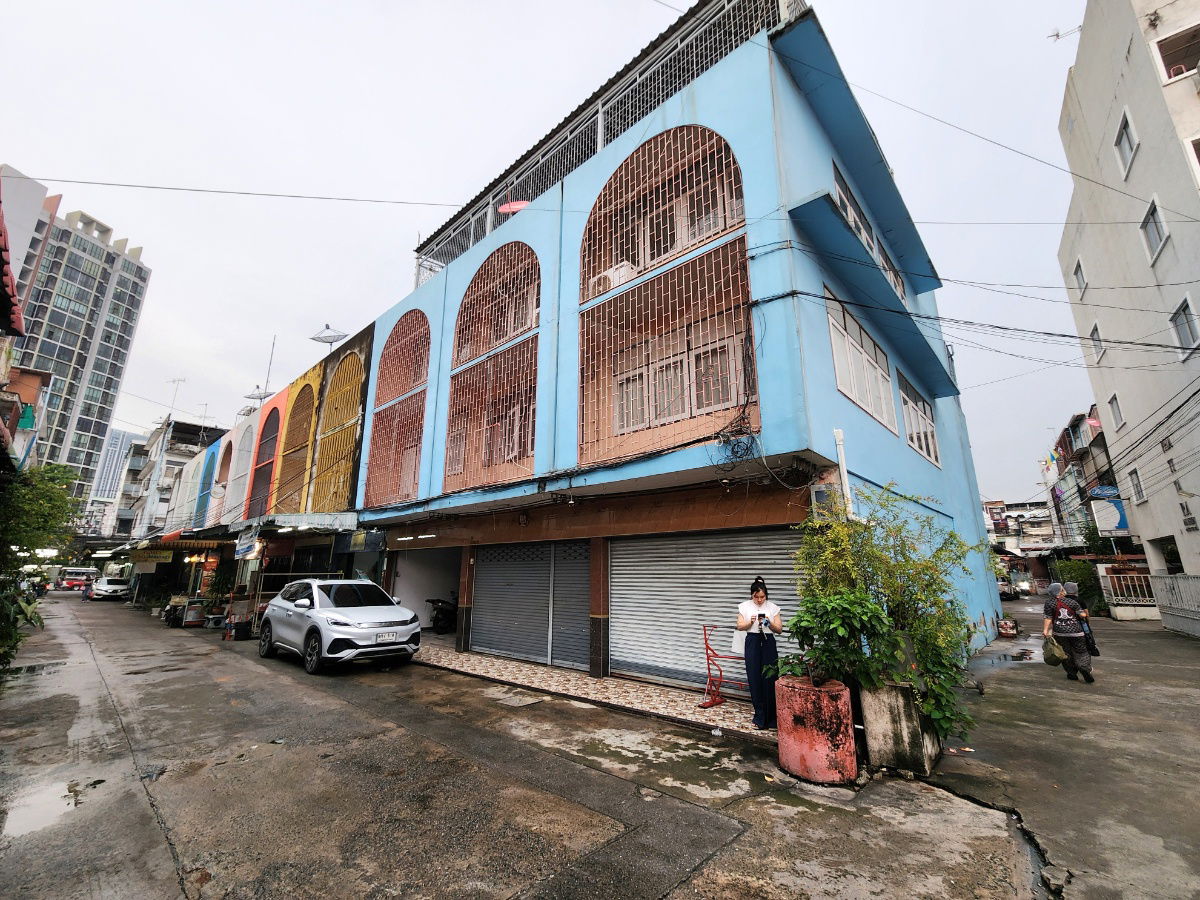 รูป ให้เช่า ตึกแถวทำเลทอง ห่าง BTS อุดมสุข 450 เมตร เดินไปเพียง 7 นาที!!   พิเศษ คือมี 3 คูหาติดกัน จำนวน 4 ชั้น - รูปที่ 2/23