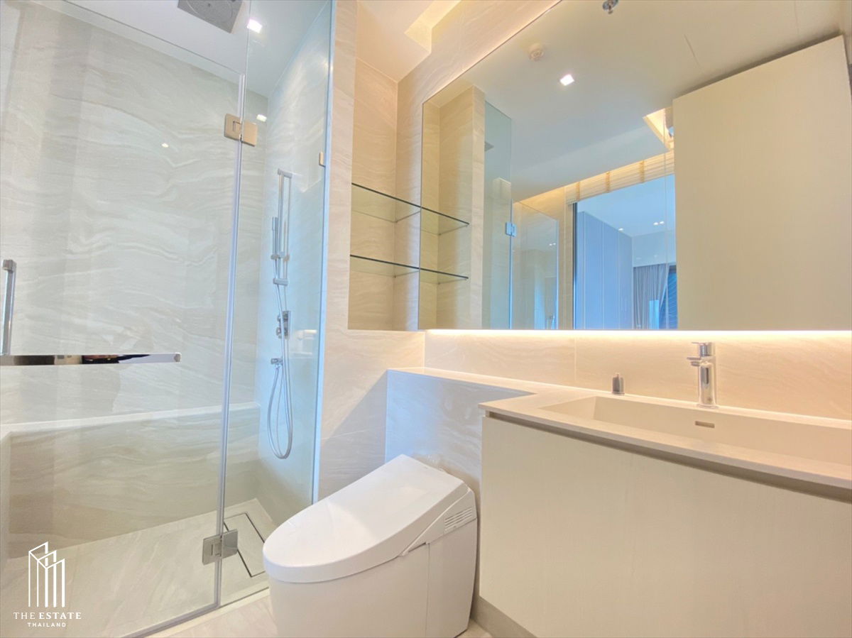 picture For rent The Strand Thonglor, unobstructed view of Thonglor BTS station. Airy and relaxing, even in the heart of the city. @70,000 Baht - 8/11