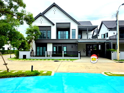 เช่าบ้านเดี่ยว สนามบินสุวรรณภูมิ : 💎 บ้านให้เช่า Centro บางนา – หน้าสวนหลังใหญ่ ตกแต่งครบ หรูพร้อมอยู่ 4 ห้องนอน 5 ห้องน้ำ หัวมุม หน้าสวน ไม่มีบ้านตรงข้าม เห็นวิวสวนจากเกือบทุกห้อง!