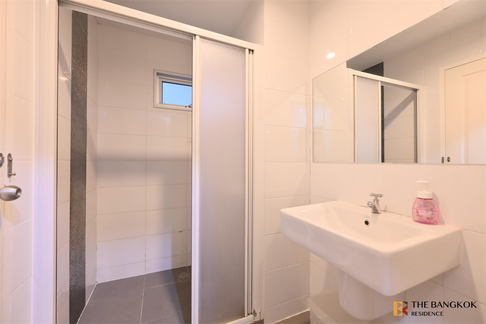 Easy Start with a City Dweller Lifestyle Aspire Rama 9 near MRT Rama 9 Station