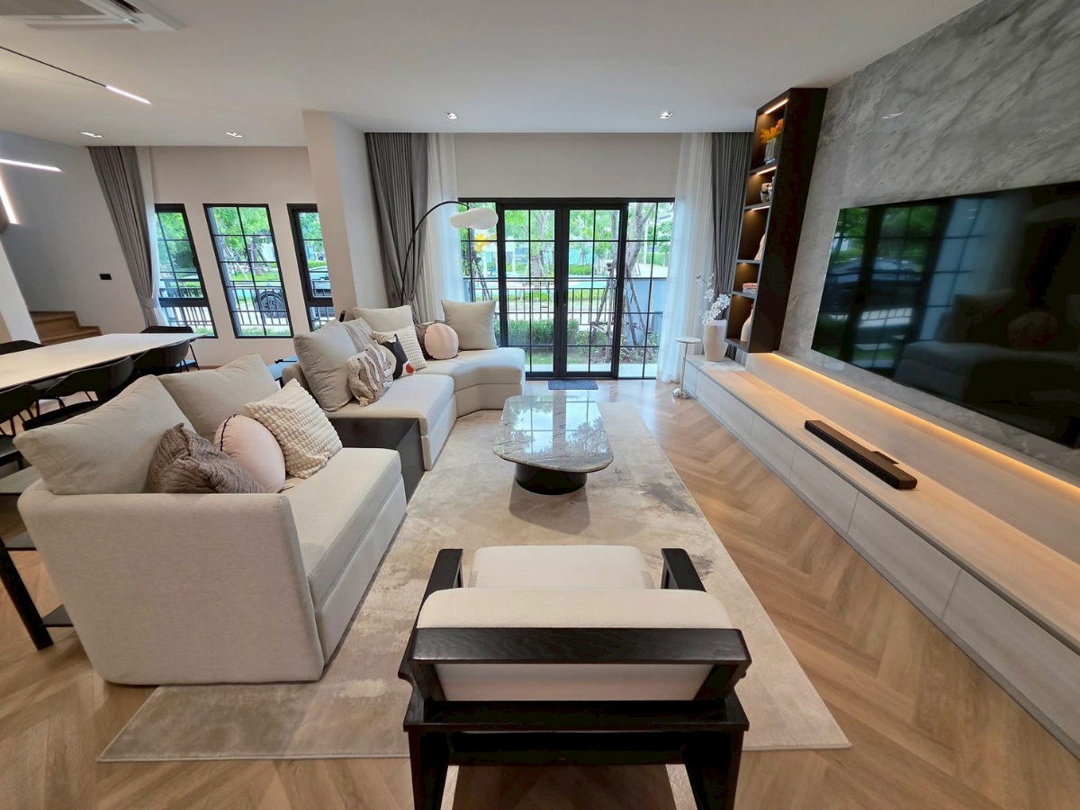 รูป 💎 บ้านให้เช่า Centro บางนา – หน้าสวนหลังใหญ่ ตกแต่งครบ หรูพร้อมอยู่ 4 ห้องนอน 5 ห้องน้ำ หัวมุม หน้าสวน ไม่มีบ้านตรงข้าม เห็นวิวสวนจากเกือบทุกห้อง! - รูปที่ 4/20