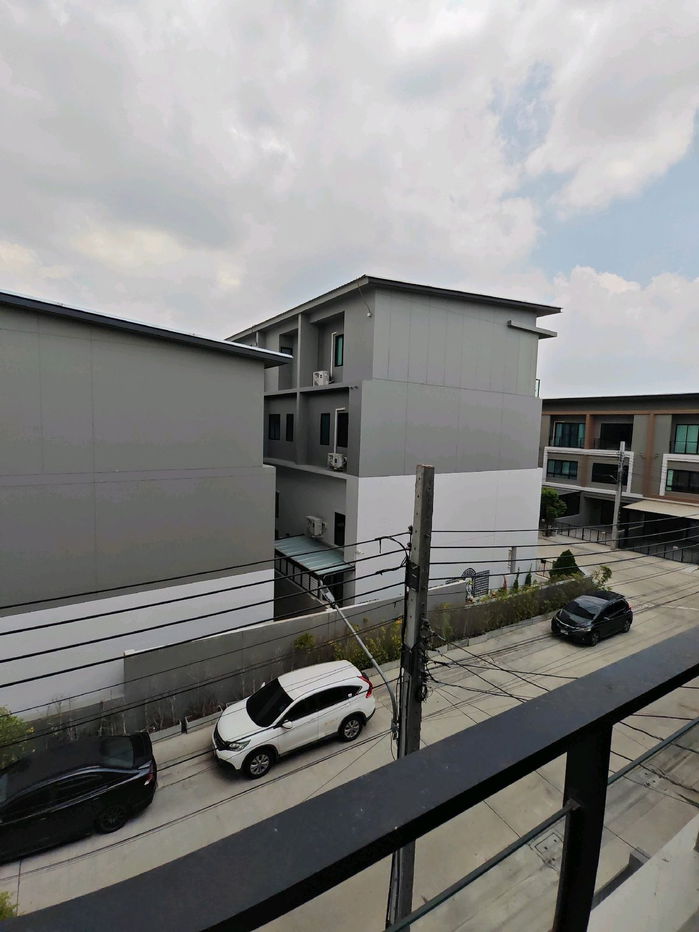 รูป 💥CP-9255💥ให้เช่า ทาวน์โฮม หมู่บ้าน พรีเมี่ยม เพลส พหลโยธิน - รามอินทรา เฟอร์และเครื่องใช้ไฟฟ้าครบ พร้อมเข้าอยู่  👉แอดไลน์ @expertcondo - รูปที่ 3/18