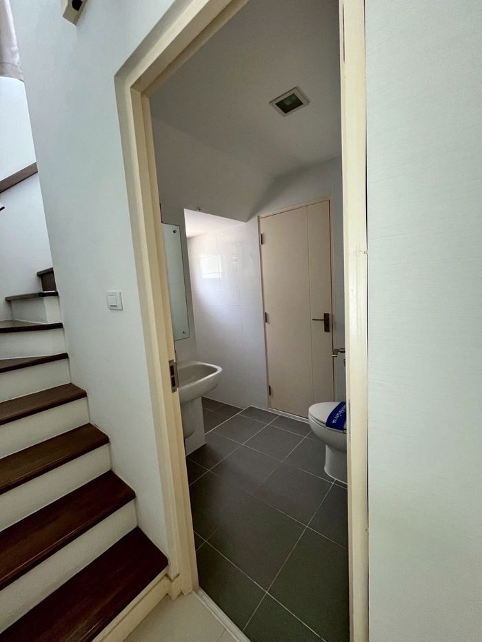 picture  Two storey house for rent with 3 bedrooms,3 toilets and 1 kitchen.  - 11/32