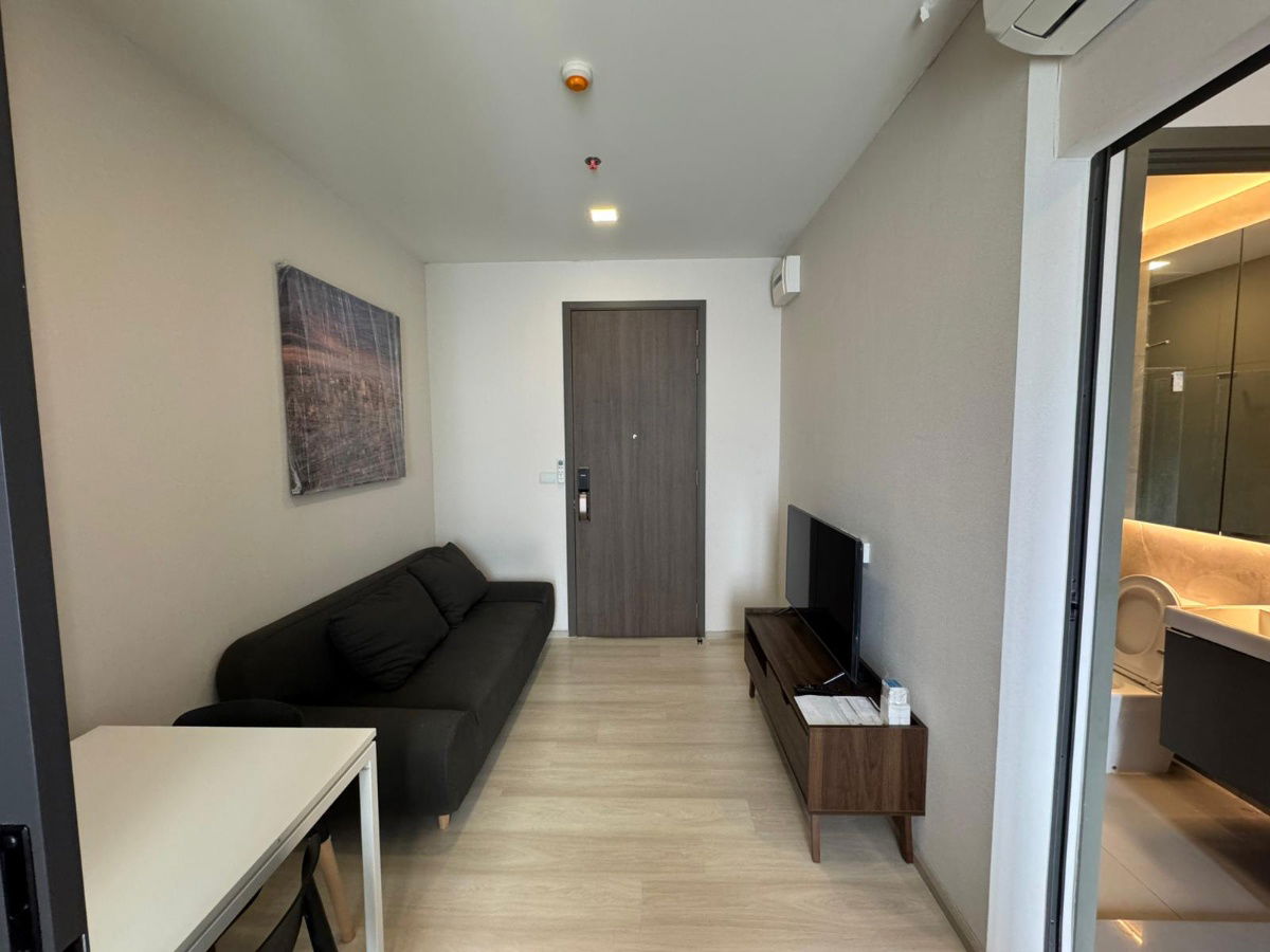 picture A one-bedroom luxury apartment with furniture for rent, ready to move in, elegant environment, very close to the park and the light rail station - 2/12