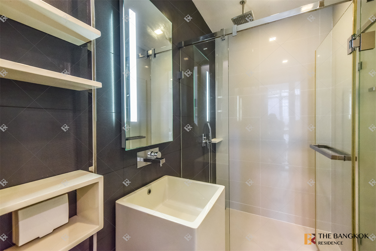 picture The Room BTS Wongwianyai near BTS Wongwian Yai Easy Travel, Fully Utilized Space - 4/10