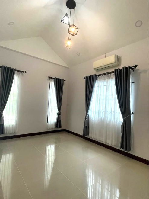 picture Single storey house for rent with 3 bedrooms,2 toilets and 1 kitchen.  - 5/9