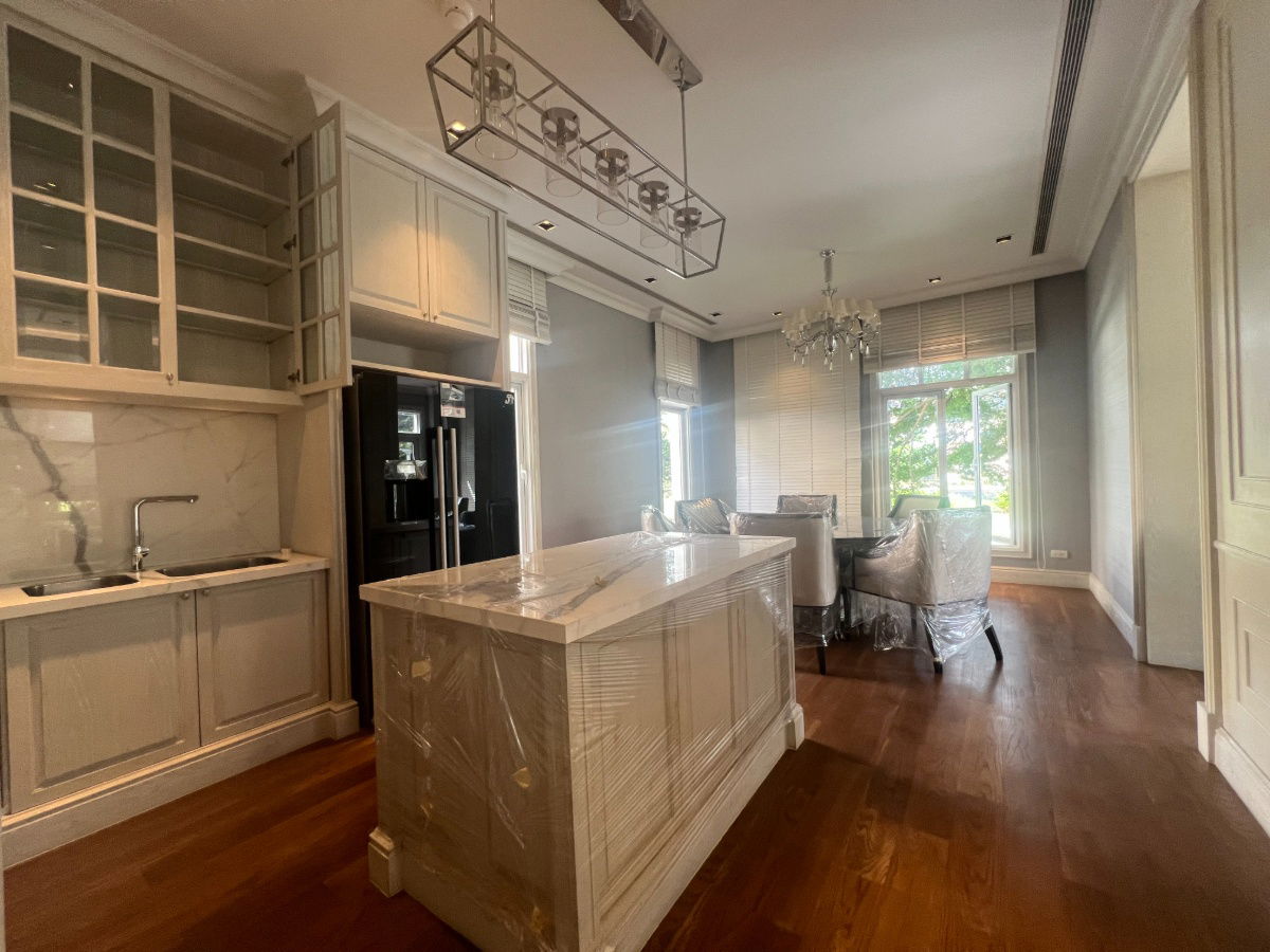 รูป 	บ้านหรู 5 ห้องนอน เลียบด่วนรามอินทรา พร้อมแต่ง ริมทะเลสาบ  - รูปที่ 10/24