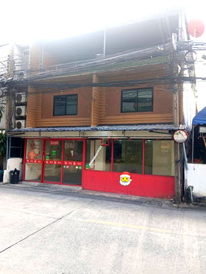 เช่าอาคารพาณิชย์ ถนนเทียมร่วมมิตร : 💥 ตึกแถวทำเลทอง ใจกลางรัชดา – พร้อมเปิดร้านได้ทันที 💥 📍 อยู่ในรัชดาซอย 7 ห่างจากถนนรัชดาภิเษกเพียง 500 เมตร!