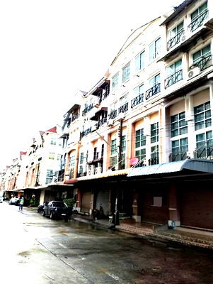 เช่าอาคารพาณิชย์ ม.เอเชียอาคเนย์ :  ให้เช่า โครงการ คาซ่า ยูเรก้า ซอยเพชรเกษม 63/4 ตึกแถว 4 ชั้นครึ่ง 3 ห้องนอน 4 ห้องน้ำ เพียง 80 เมตร จากถนนเพชรเกษม, ใกล้ MRT หลักสอง