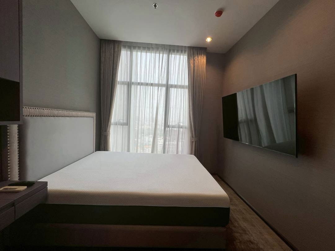 picture ST342 The Diplomat Sathorn Experience elevated living in the heart of Sathorn fully furnished and move-in ready. - 4/10