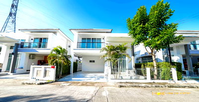 บ้านเดี่ยวให้เช่า : ให้เช่าบ้านเดี่ยวสองชั้น   4 ห้องนอน 3 ห้องน้ำ  1 ห้องครัว 2 ที่จอดรถ