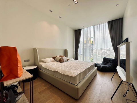 28 Chidlom【𝐒𝐄𝐋𝐋 & 𝐑𝐄𝐍𝐓】🔥Modern design in a luxury condo, featuring furniture and décor that reflect your style🔥  Contact Line ID: @hacondo