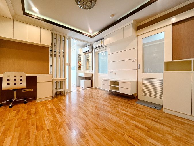 ขายด่วน!! ลัดดา วิลล์ คอนโด เพียง 1.45 ล้าน ทำเลดีสุดใน ศรีราชา ชลบุรี ใกล้ห้างโรบินสันศรีราชา โรงพยาบาลพญาไท และสวนสาธารณะเกาะลอย