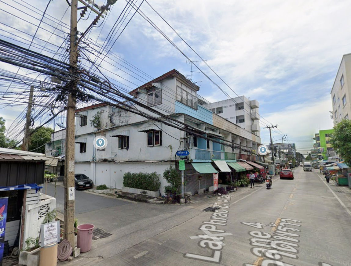 รูป ราคาพิเศษ! ขายตึกแถว 3 ชั้น 52 ตารางวา ลาดพร้าว 87 หัวมุม 3 คูหา ทำเลดี ค้าขายง่าย - รูปที่ 3/19