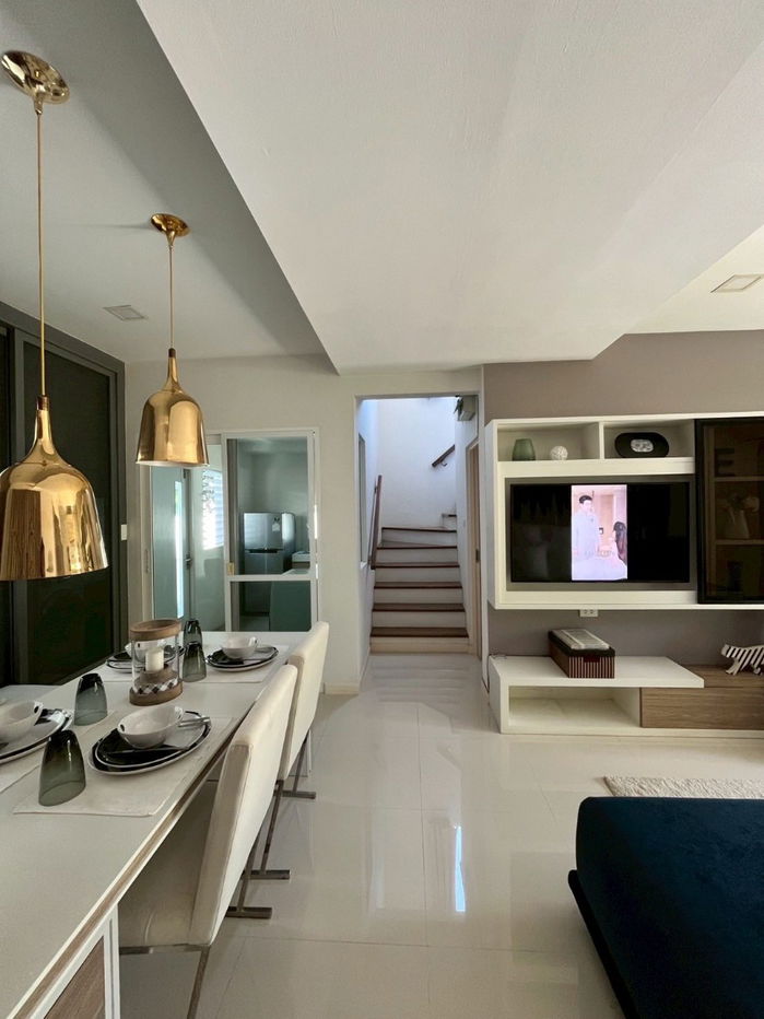 picture  Two storey house for rent with 3 bedrooms,3 toilets and 1 kitchen.  - 5/32