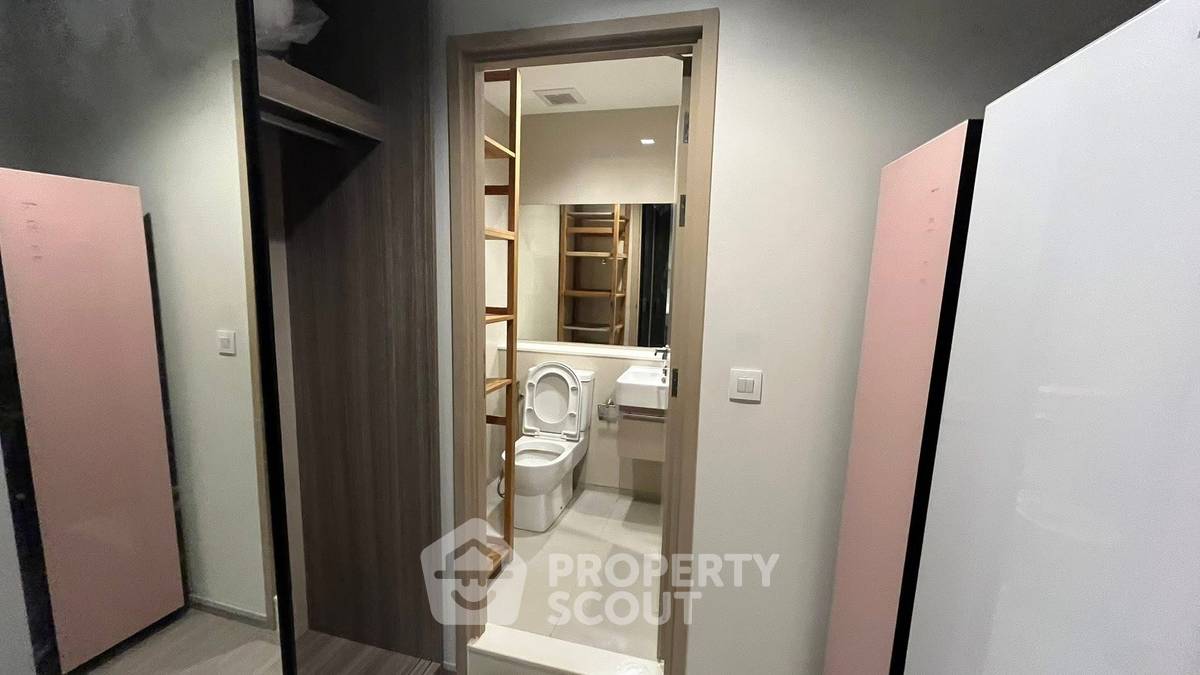 picture Studio Condo at Life Sathorn Sierra near BTS Talat Phlu (ID 2380325) - 10/14