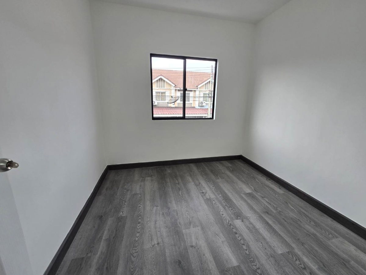 รูป ทาวน์เฮ้าส์ รีโนเวทใหม่ พร้อมเฟอร์ฯ หมู่บ้าน พฤกษา67 ลำลูกกา 11 คลอง2 ถนนเสมาฟ้าคราม คูคต ลำลูกกา ปทุมธานี ใกล้รถไฟฟ้าสายสีเขียว สถานีคูคต - รูปที่ 13/18