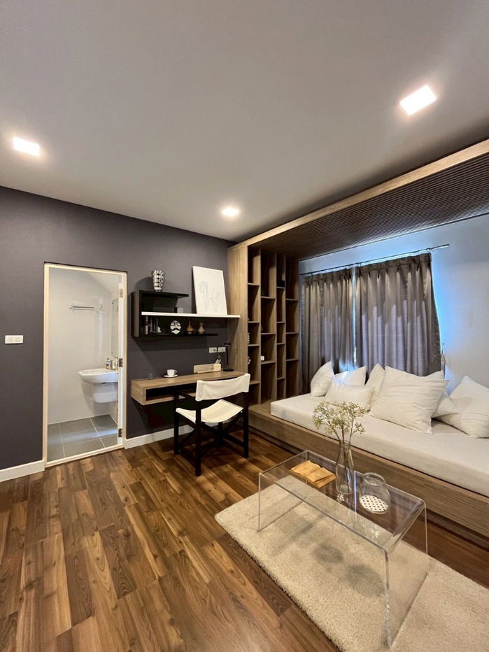 picture  Two storey house for rent with 3 bedrooms,3 toilets and 1 kitchen.  - 21/32