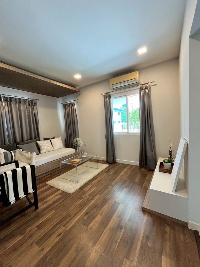 picture  Two storey house for rent with 3 bedrooms,3 toilets and 1 kitchen.  - 23/32