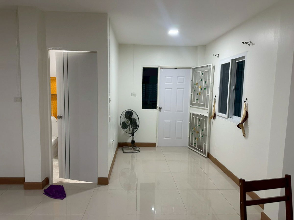 picture Romruen Green Park Village, Rangsit. Close to Bangkok, Thammasat University, and Future Park. Peaceful environment with convenient transportation. - 9/12