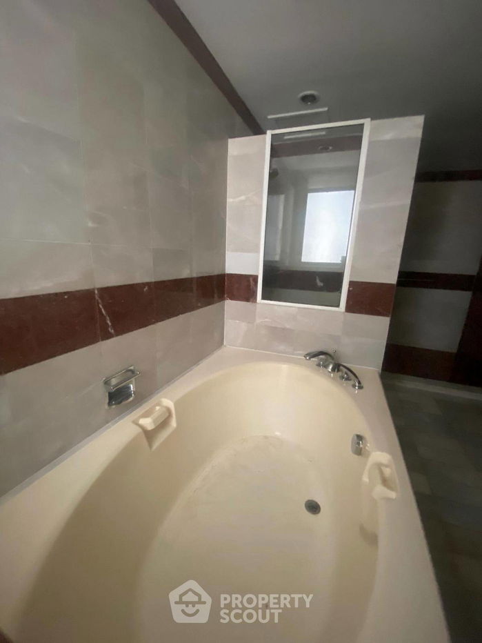 picture 3-BR Condo at President Park Condominium near MRT Queen Sirikit National Convention Centre (ID 2380275) - 16/20